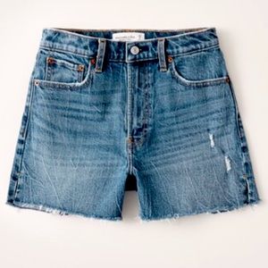 Abercrombie High-Rise 4-Inch Mom Shorts size 27